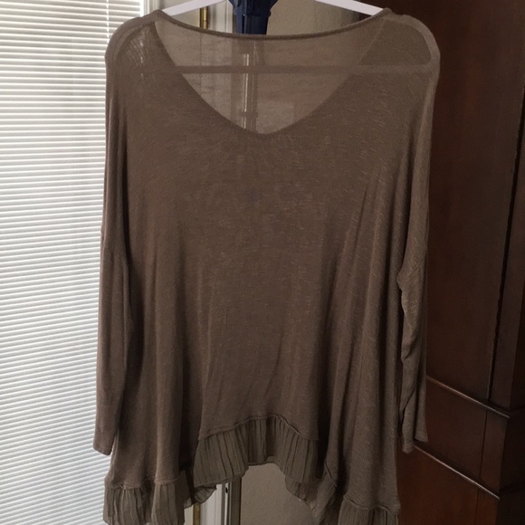 Cato Drop Sleeve Ruffle Trim Top L - Picture 2 of 5